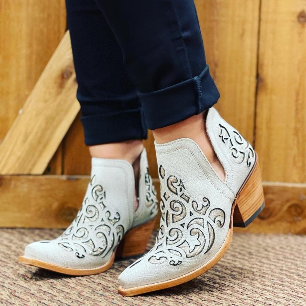 Ariat Dixon booties almost new